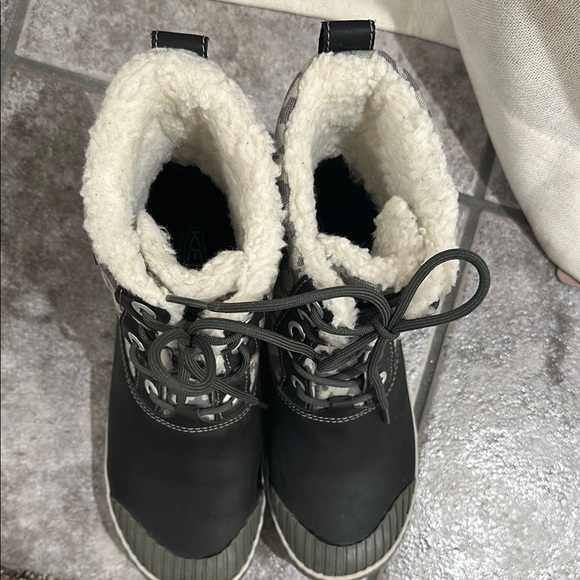 Winter Boots - Picture 7 of 7